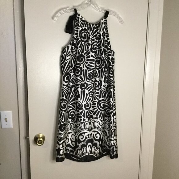 WHBM Black & White Abstract Floral Silk Shift Dress - Picture 5 of 7